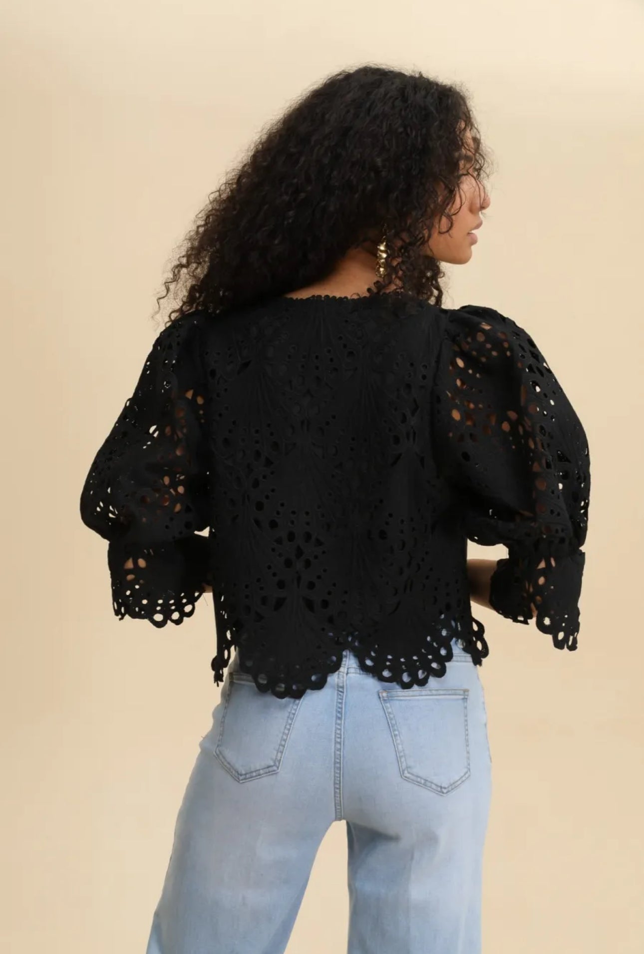Camisa negra bordada Francesa
