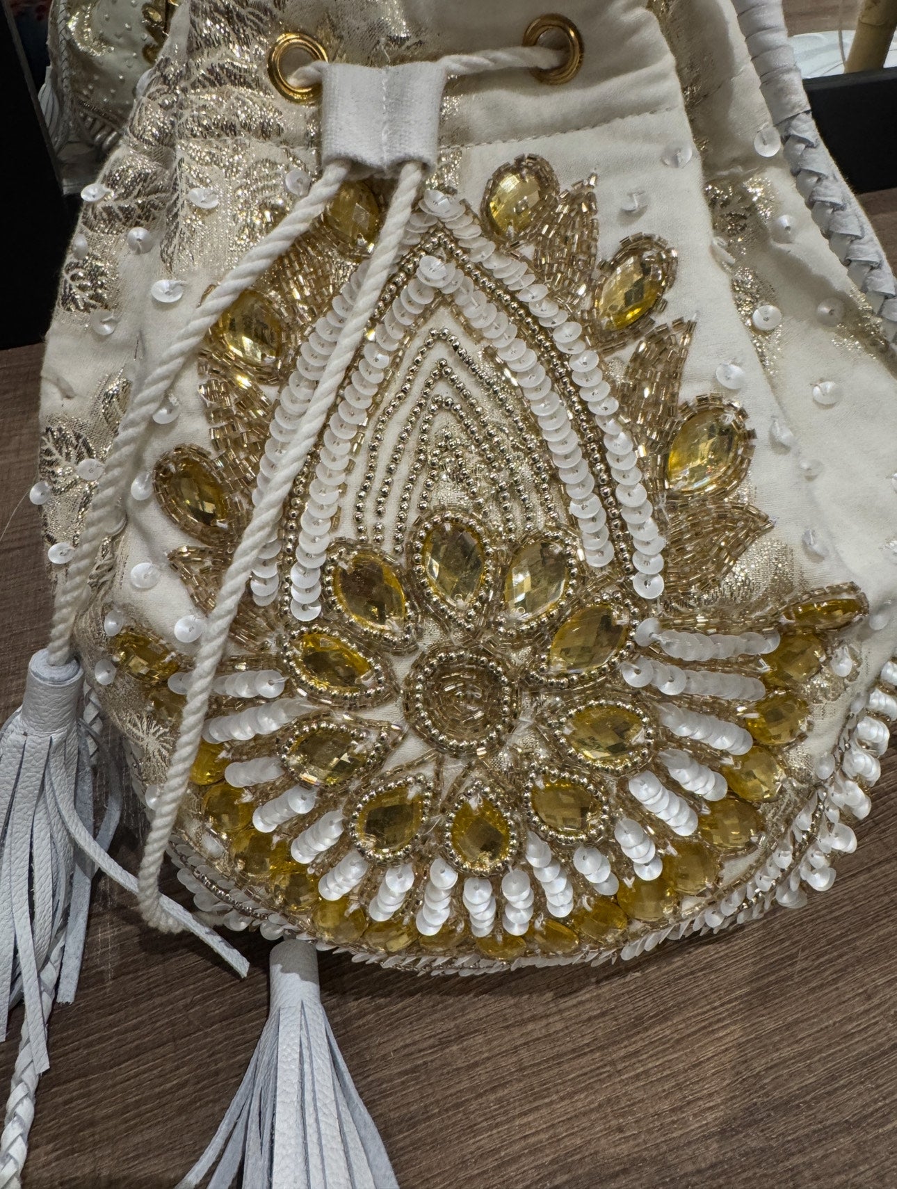 Bolso Pouch Blanco dorado