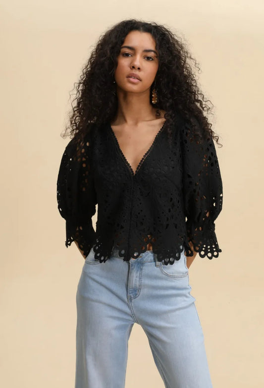 Camisa negra bordada Francesa