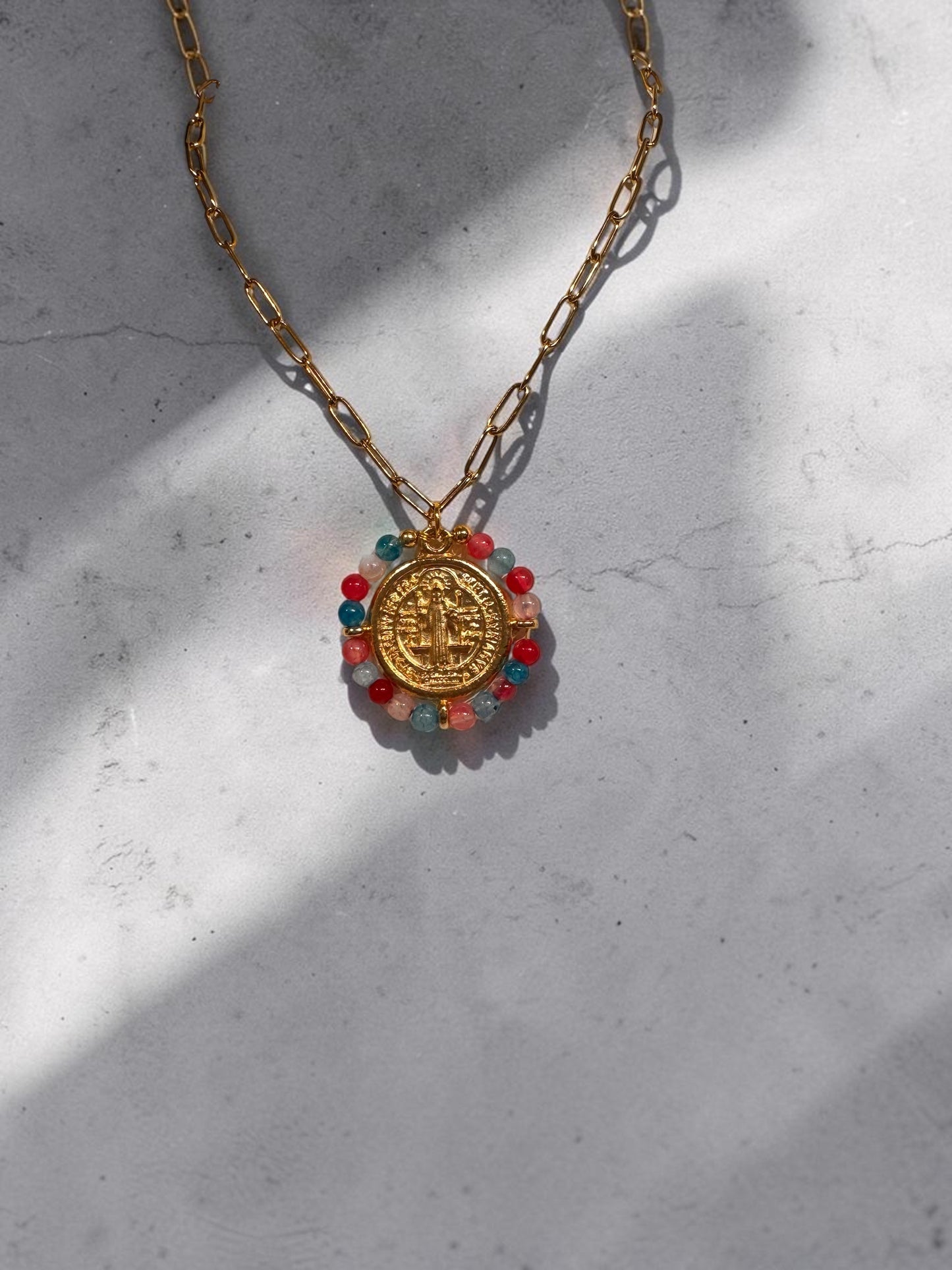 Medalla multicolor