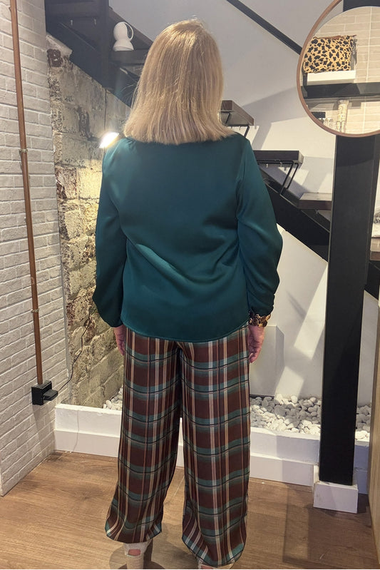 Pantalón satinado cuadros verde