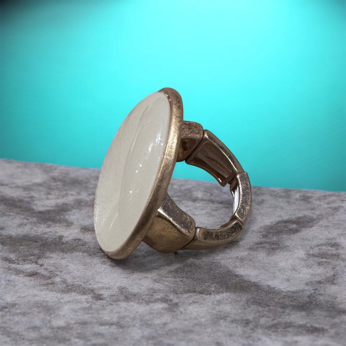 Anillo redondo blanco