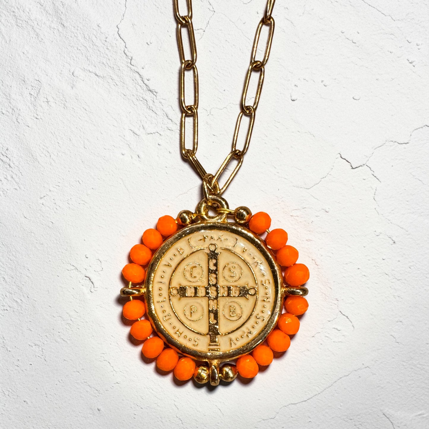 Medalla Esmaltada San Benito naranja